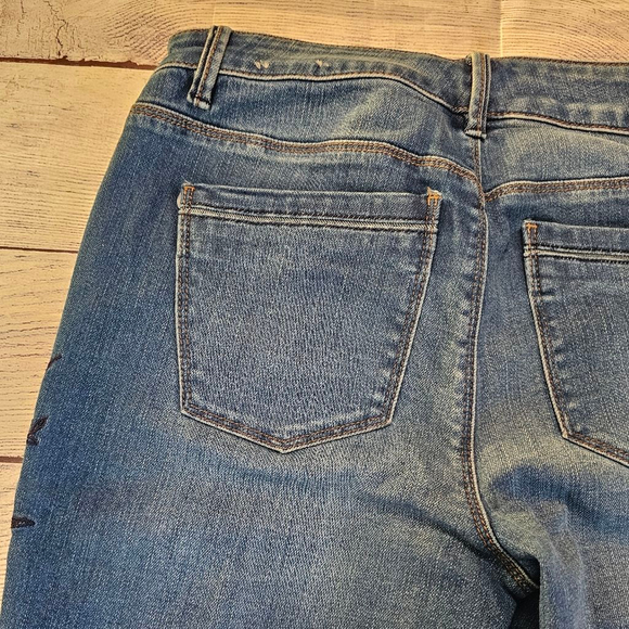 WHBM Blue Skinny Crop Jeans Size 4, blue floral accent - Picture 9 of 11